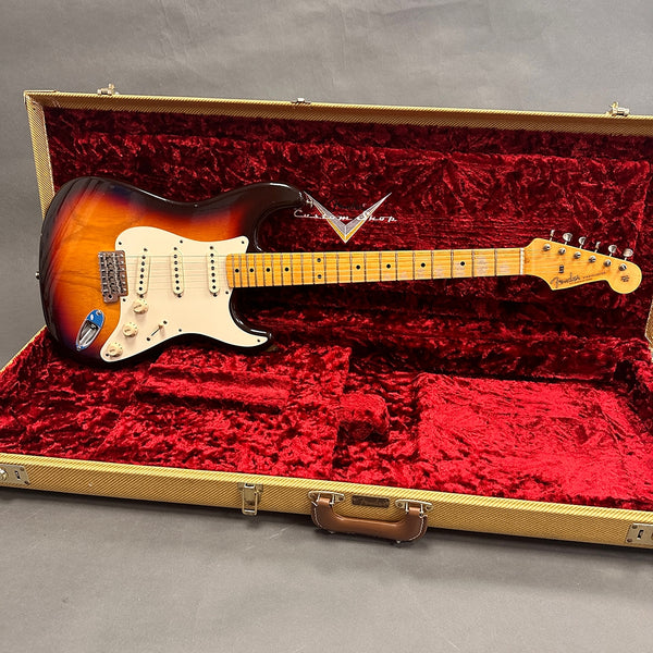 Fender Custom Shop sunburst electric guitar with maple neck in vintage tweed hard case with red velvet interior