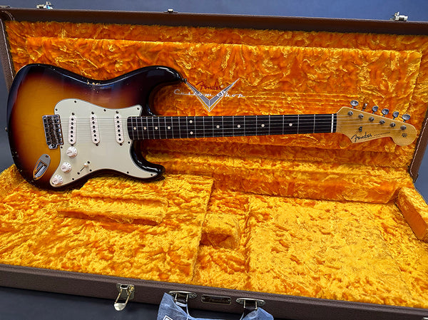 Fender Custom Shop sunburst electric guitar with white pickguard and rosewood fretboard in vintage orange plush lined hard case