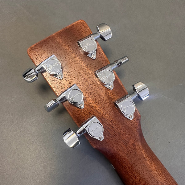 Martin Dreadnought Junior model Jr-10E